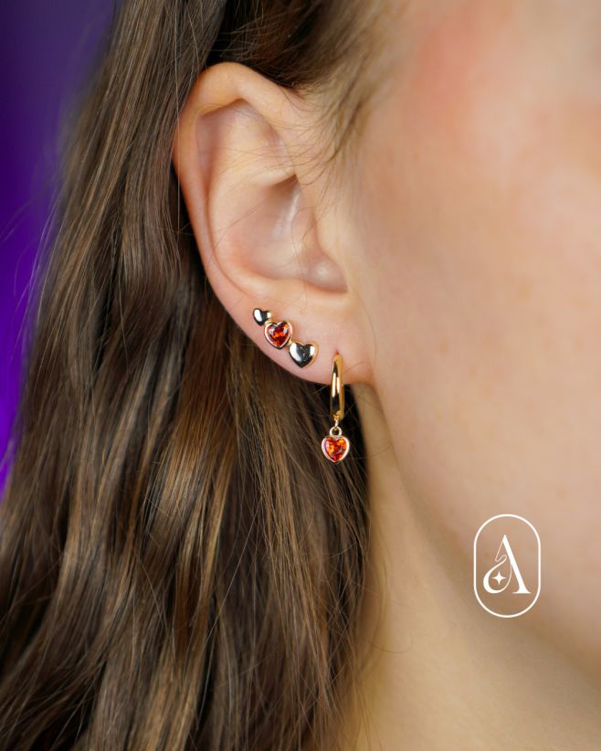 Malé srdiečka, veľký význam – ideálny spôsob, ako vyjadriť lásku. 💛⁠ ⁠ Triple Heart pre tých, ktorí milujú vrstvenie a...